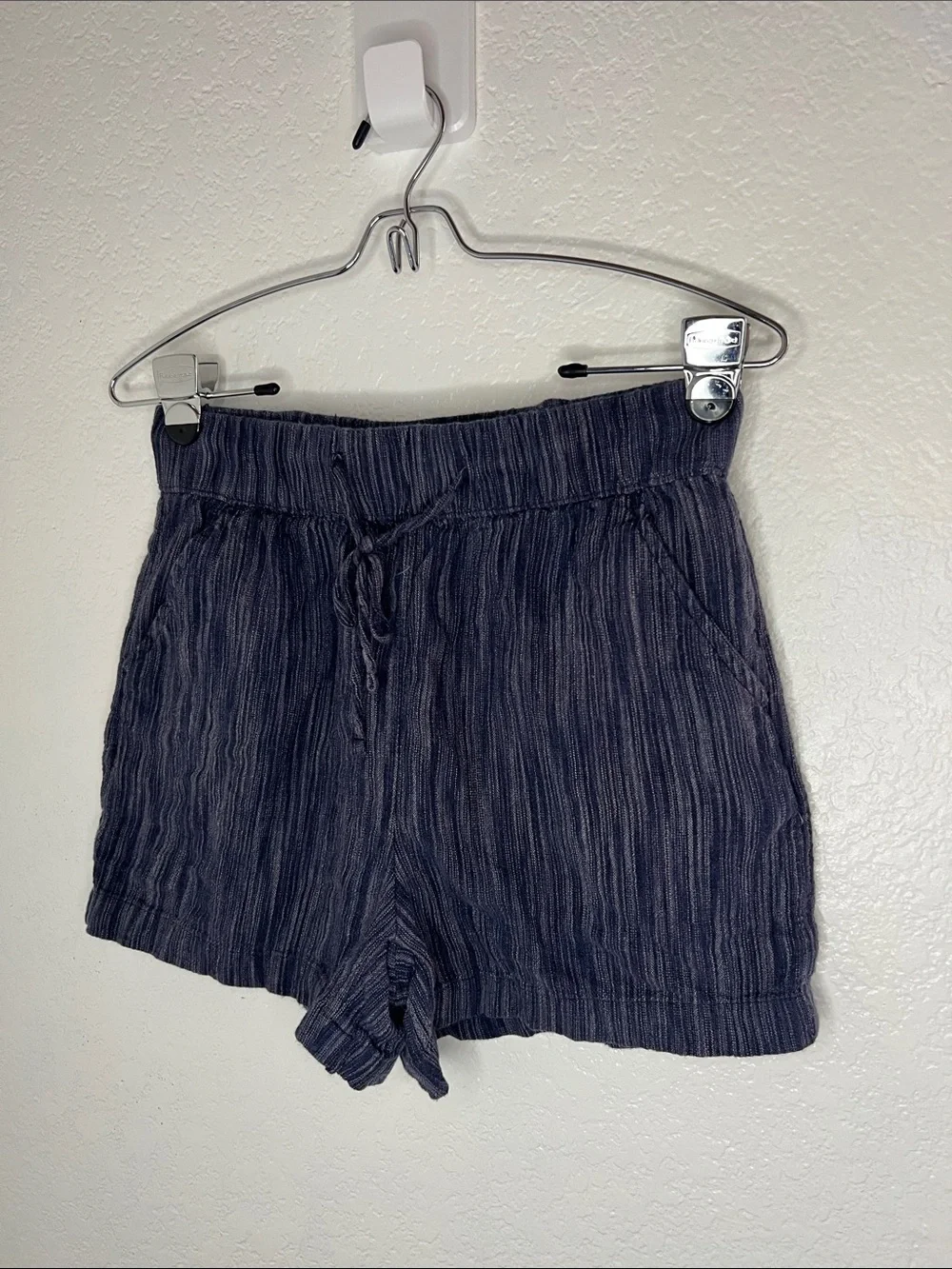 Time and tru linen blend Women’s Navy Blue Striped Drawstring Casual Shorts Xs